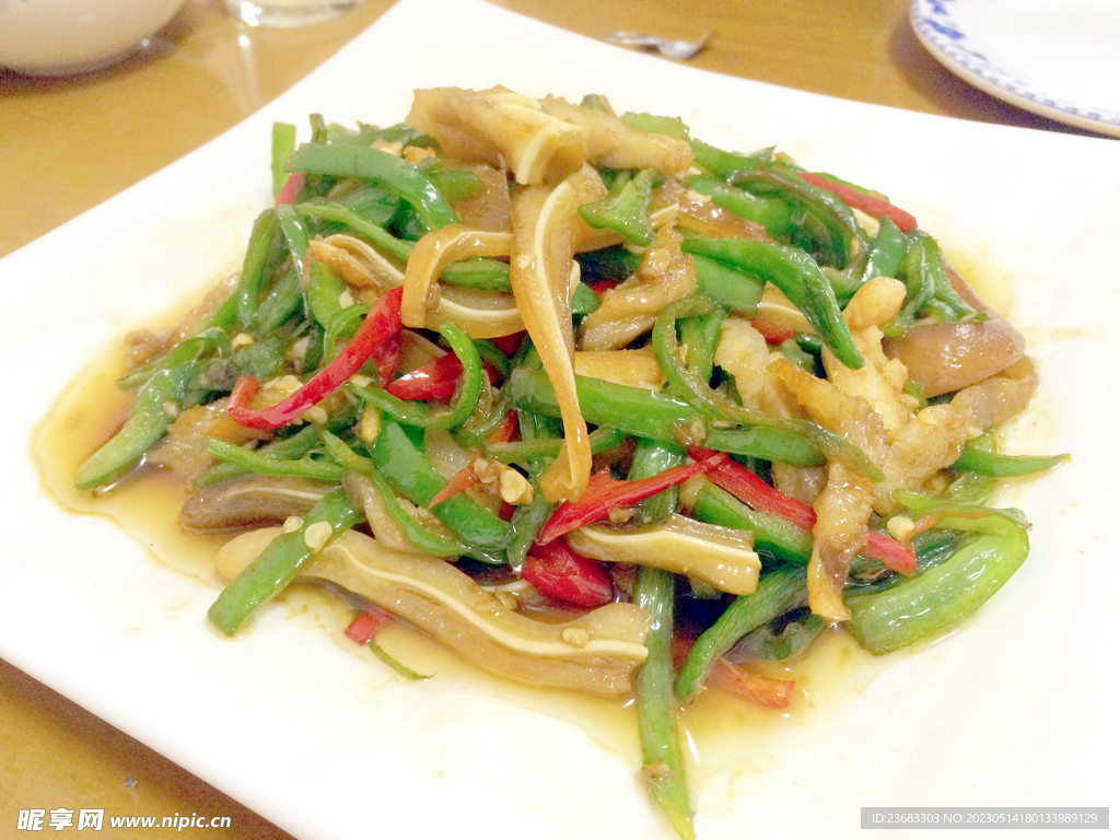 蒜苗炒卤猪耳朵怎么做_蒜苗炒卤猪耳朵的做法_豆果美食