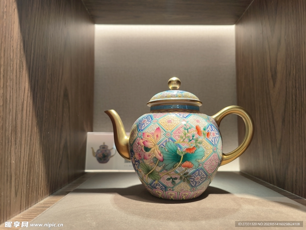 精美陶瓷茶壶