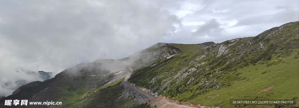 盐源山野云间路