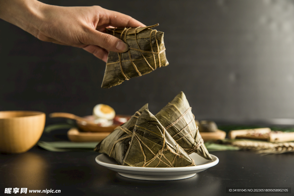 端午包粽子