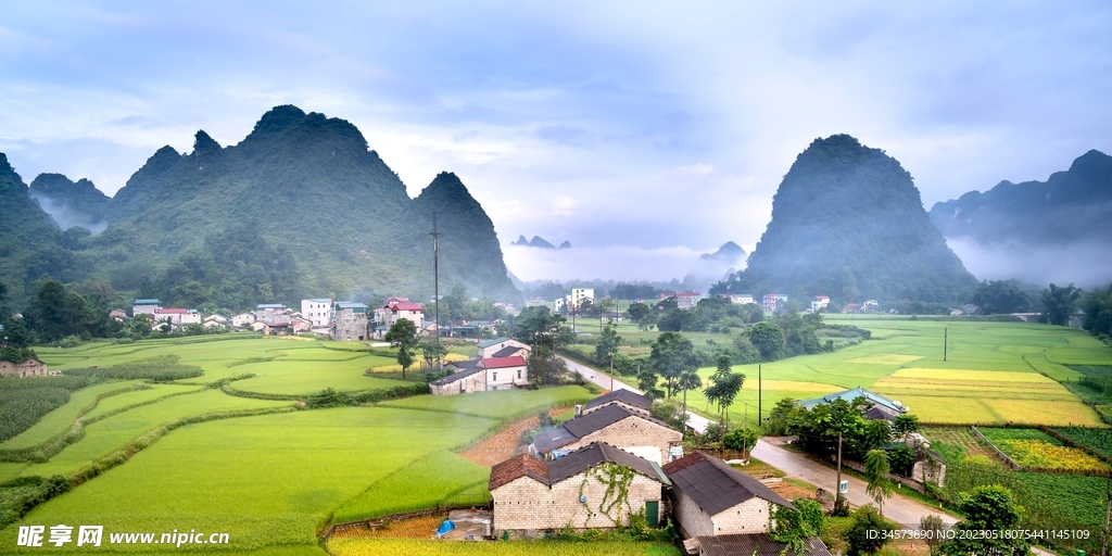 山村清晨