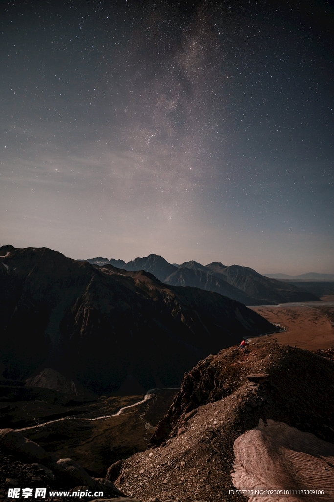 山与星空