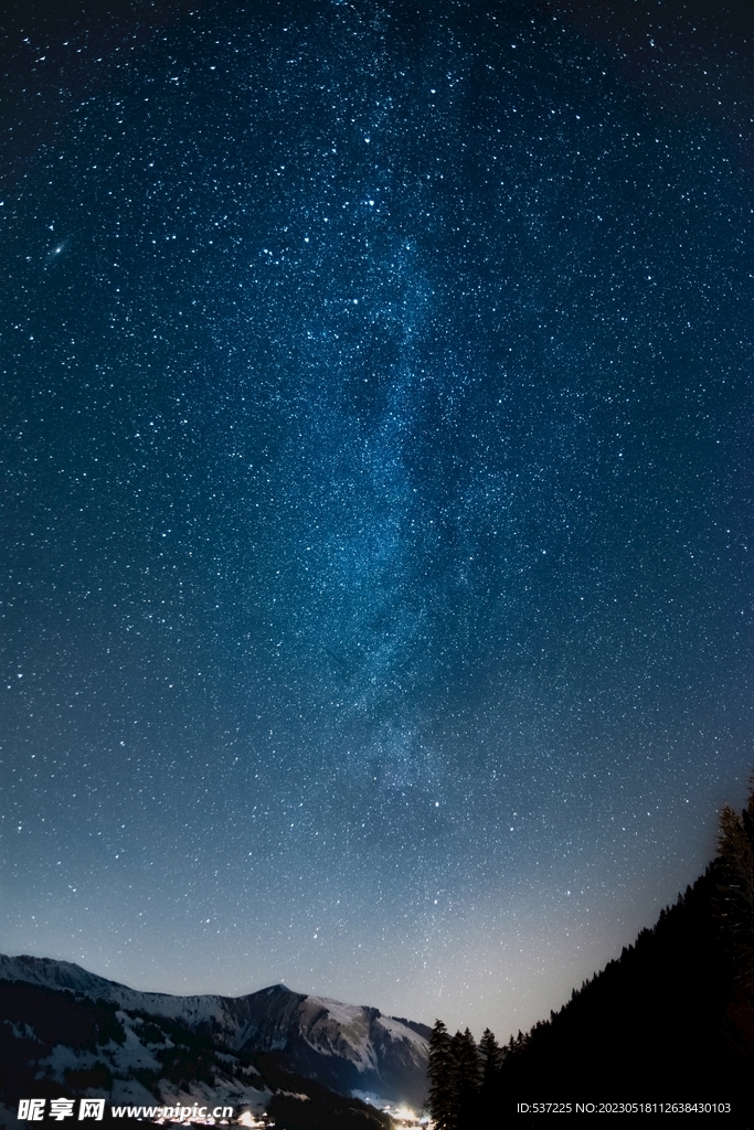 山与星空