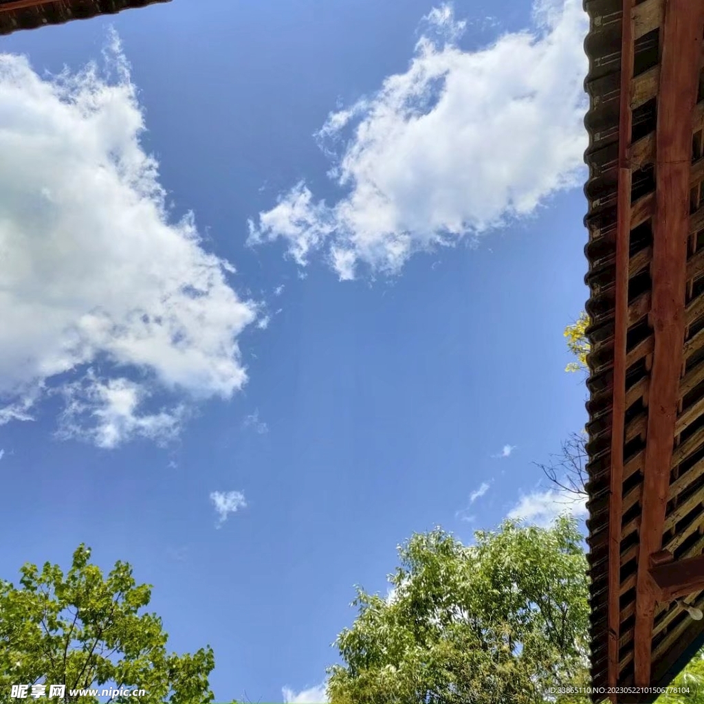屋檐下的天空