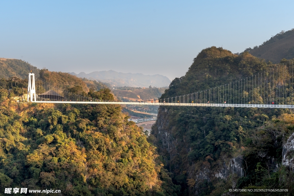 峡谷吊桥