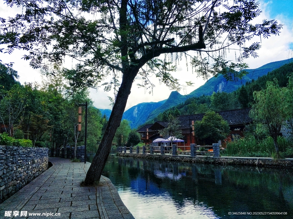 静谧山村