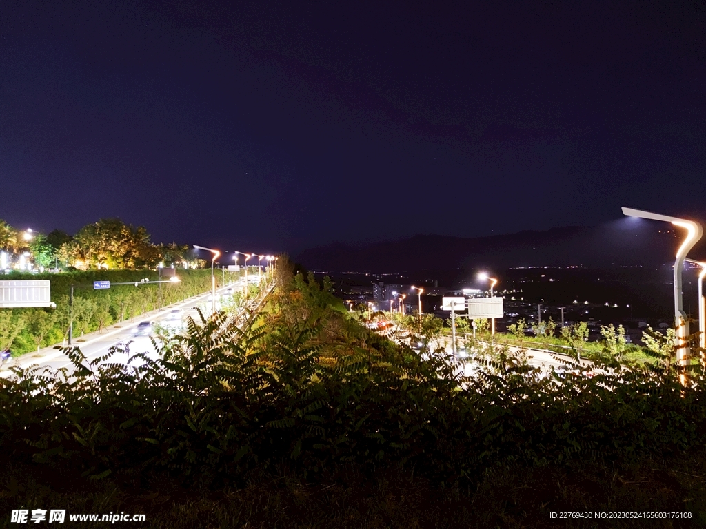 傍晚盘山路