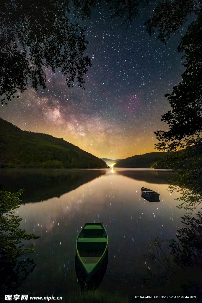 星空湖面