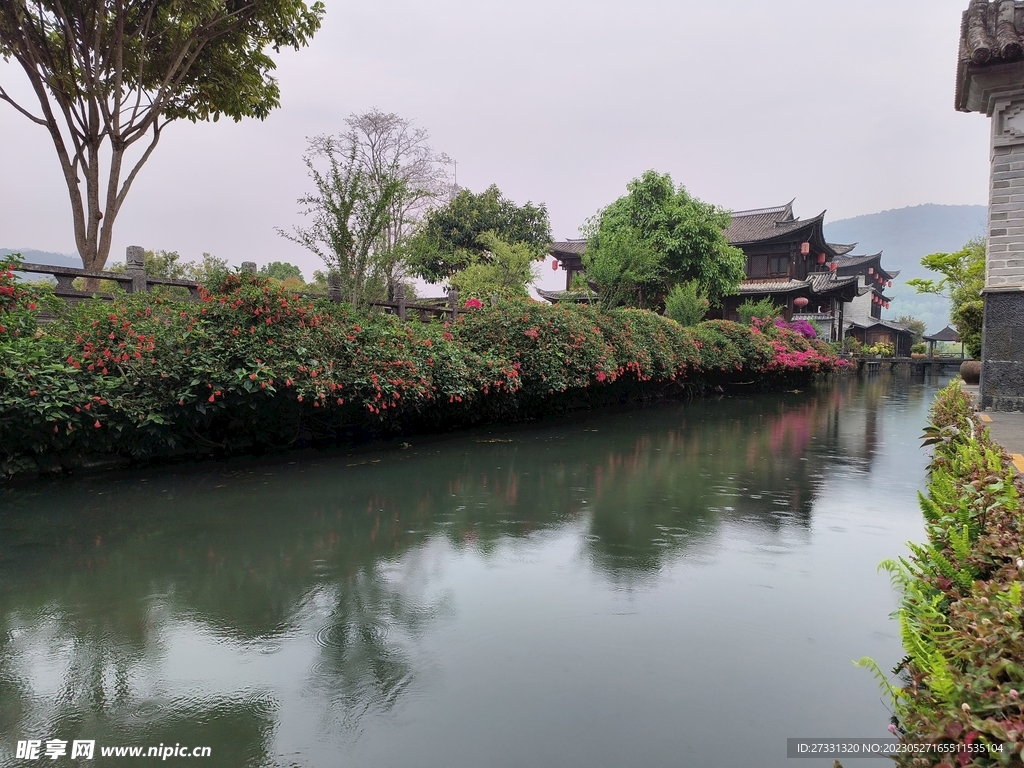 绿水青山河流