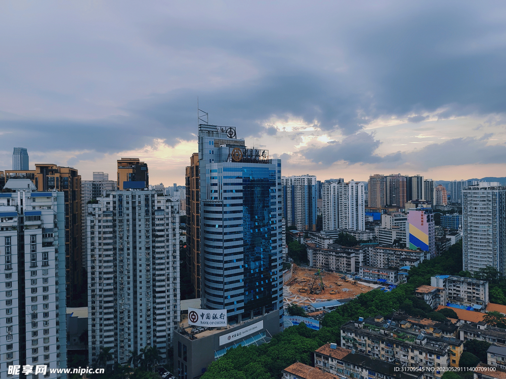 要下雨的城市