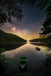 夏季唯美星空下湖泊泛舟风景图