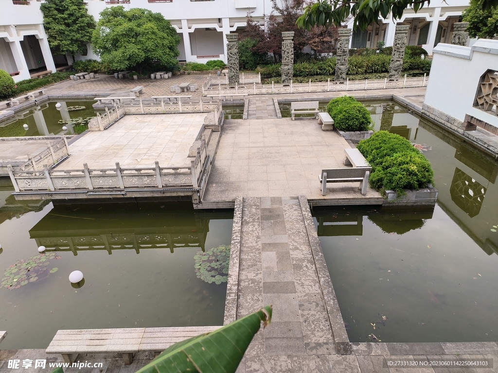 酒店庭院