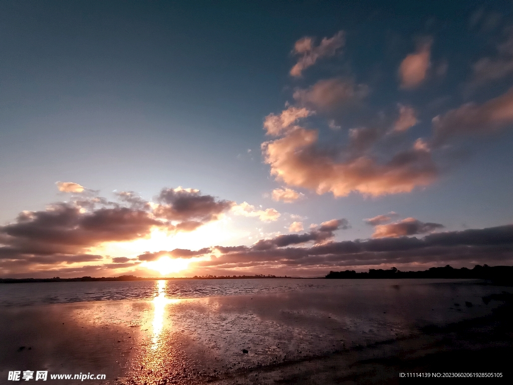 海滨夕阳风光