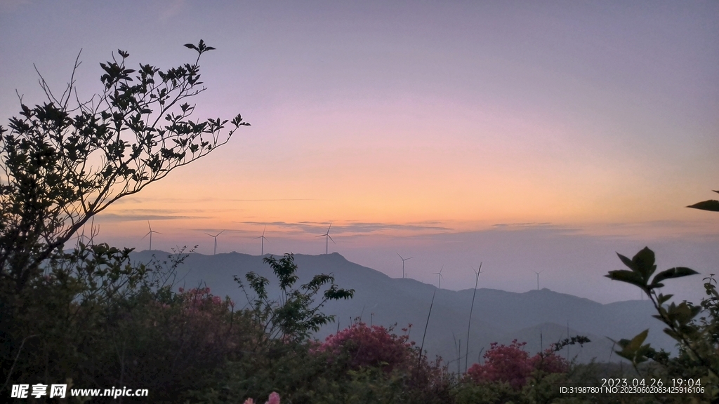 山顶晚霞