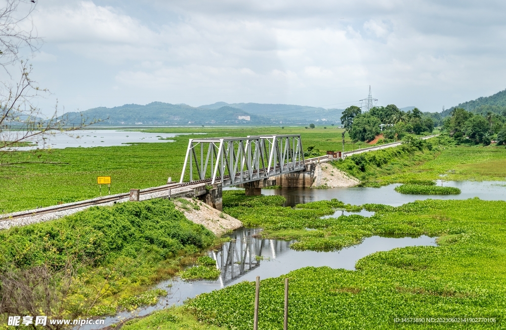 乡间铁路桥