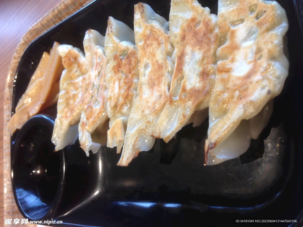 生煎锅贴美食