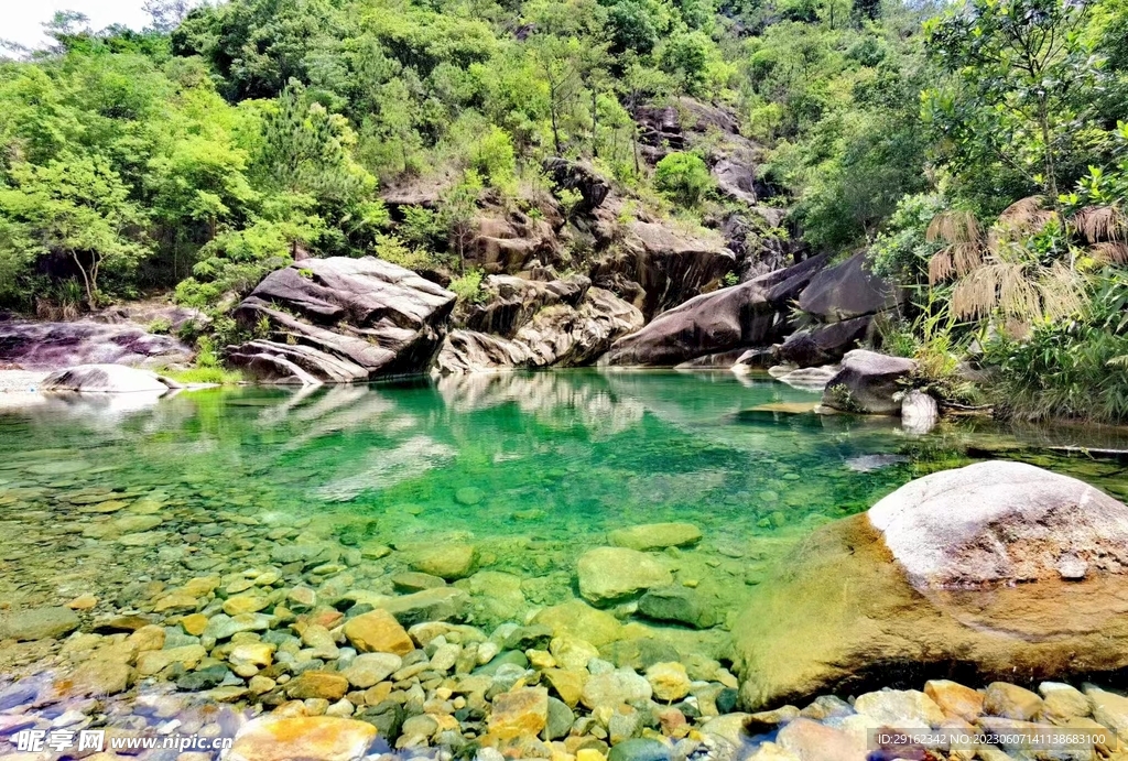 白盆珠水库农庄风景