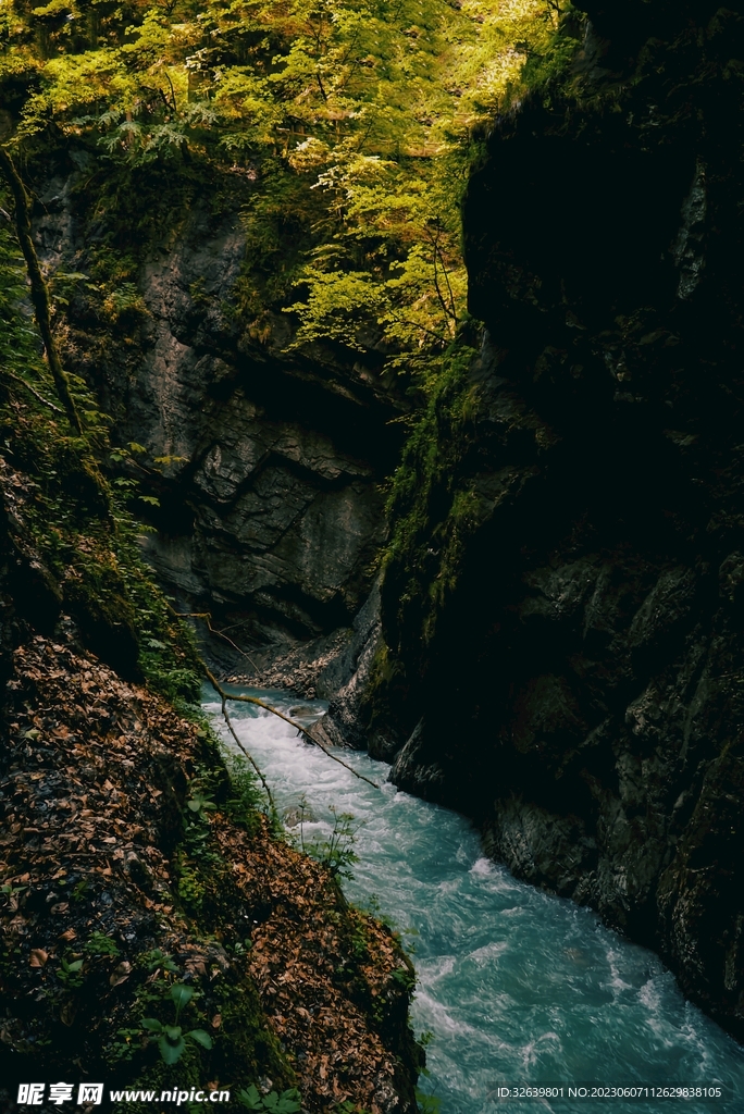 山间河流