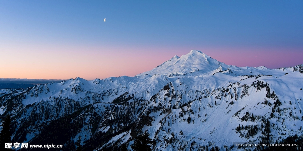 冬季雪山山脉