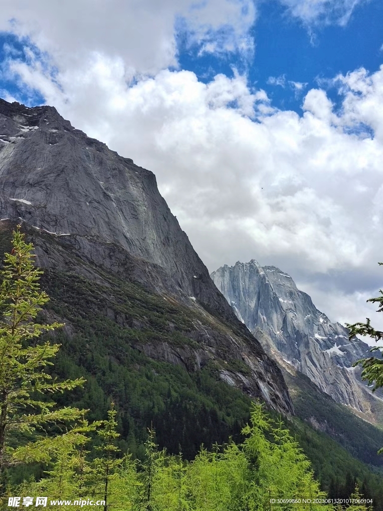 四姑娘山雪山