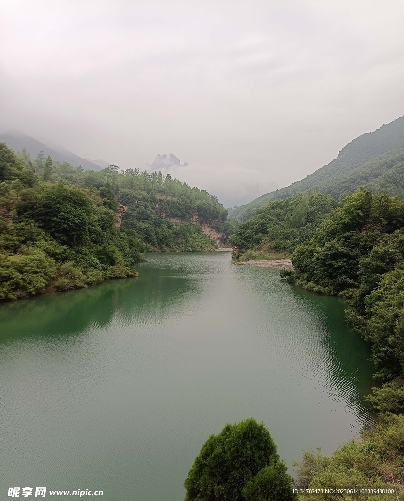 朦胧的山水风景