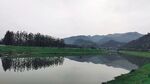 流水与山地