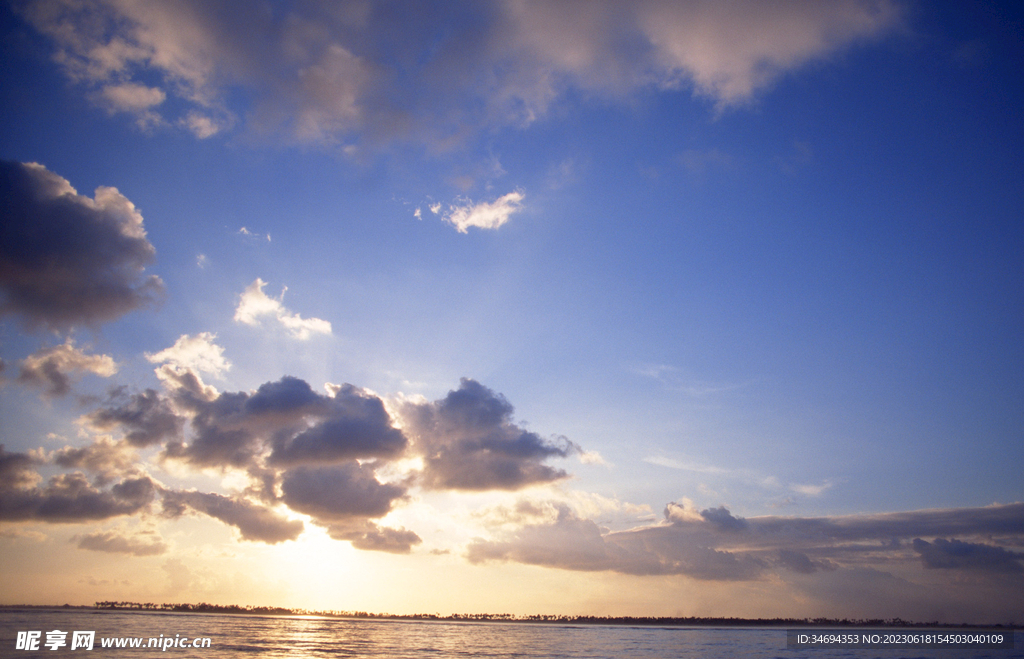 大海云彩夕阳