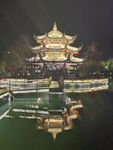 临海东湖楼阁夜景