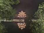 临海东湖楼阁夜景