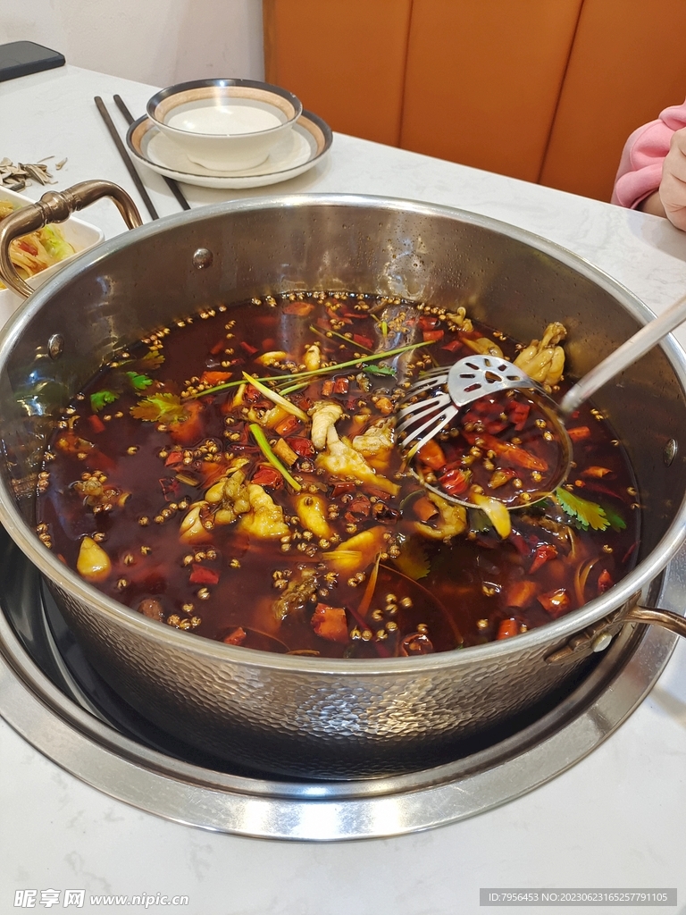 牛蛙酸菜鱼火锅