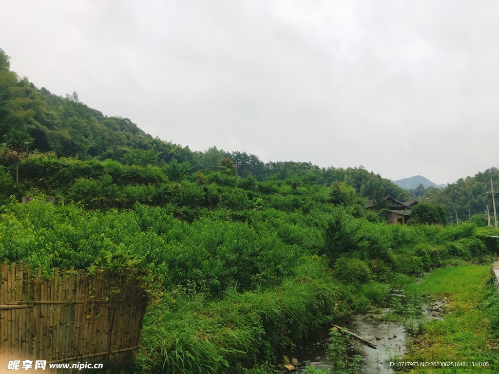 山边小屋