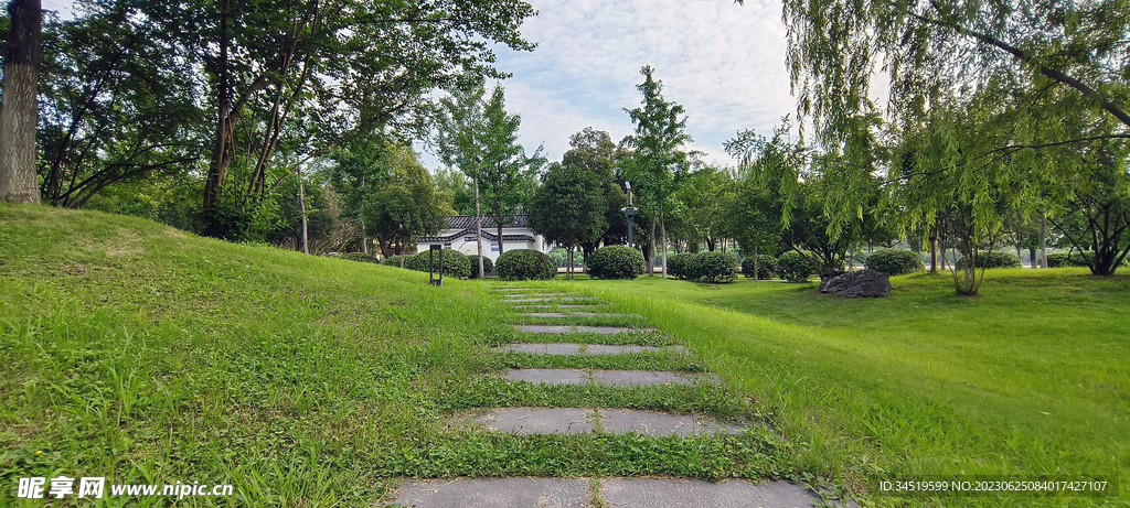 公园散步石板小路