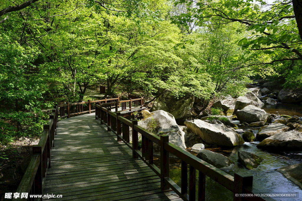 本溪老边沟景区栈道