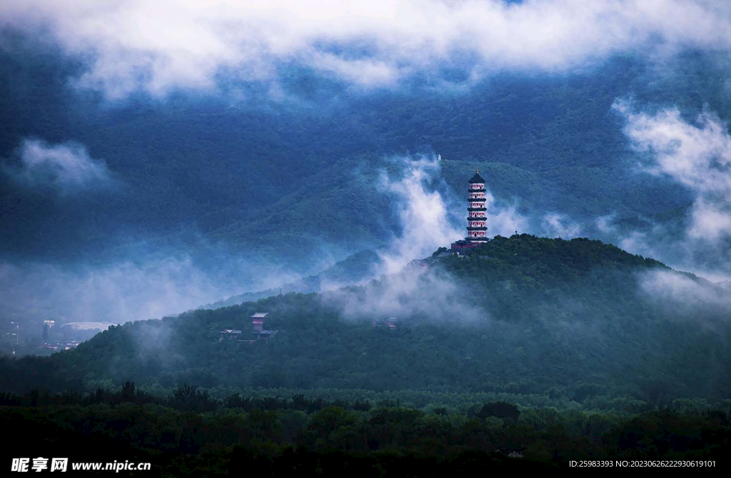 山顶的宝塔