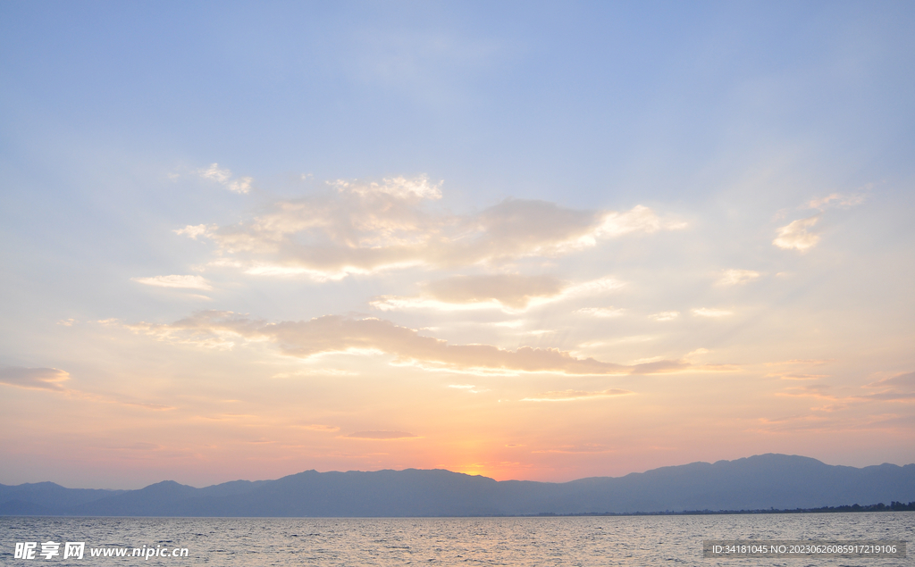 天空夕阳