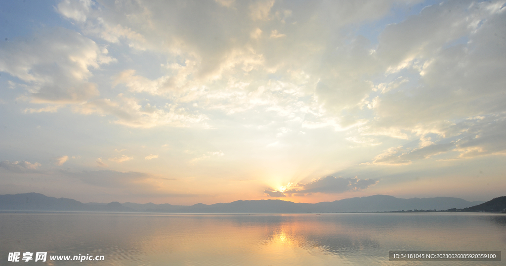 天空夕阳