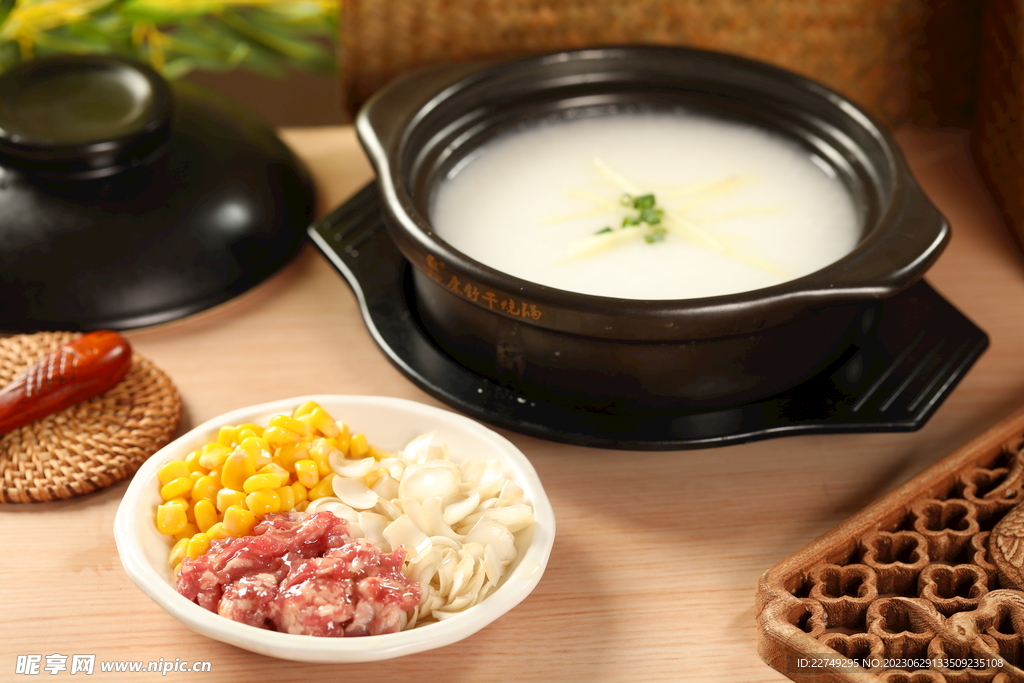 鲜百合粟米肉碎粥