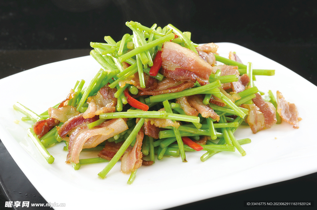 腊肉炒麦芹