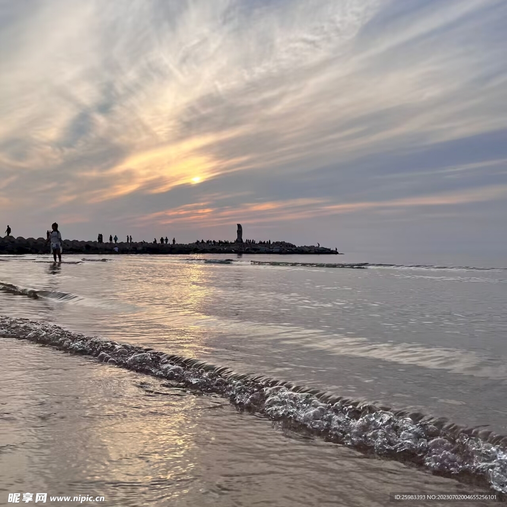 落日的海滩