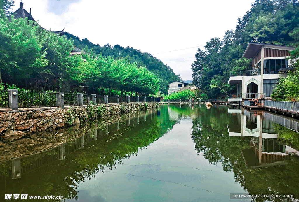 湖畔花园栾川山水