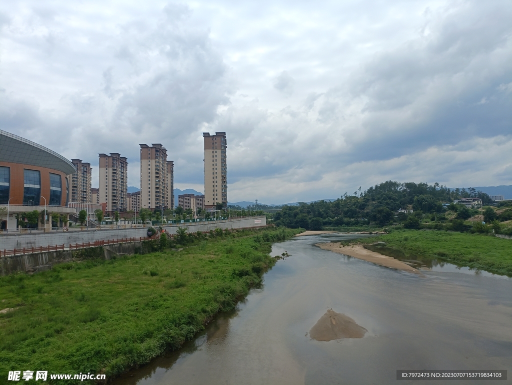 水岸风光