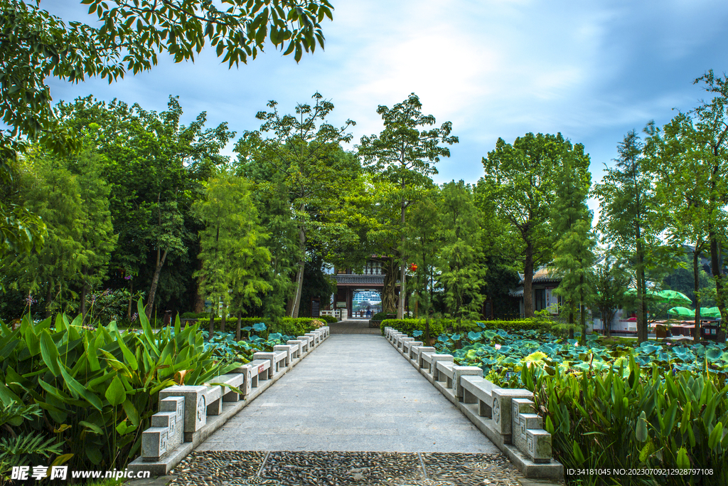 中国风古建筑石板路
