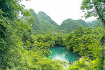 山中水潭