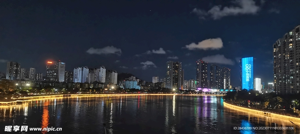 前山河夜景