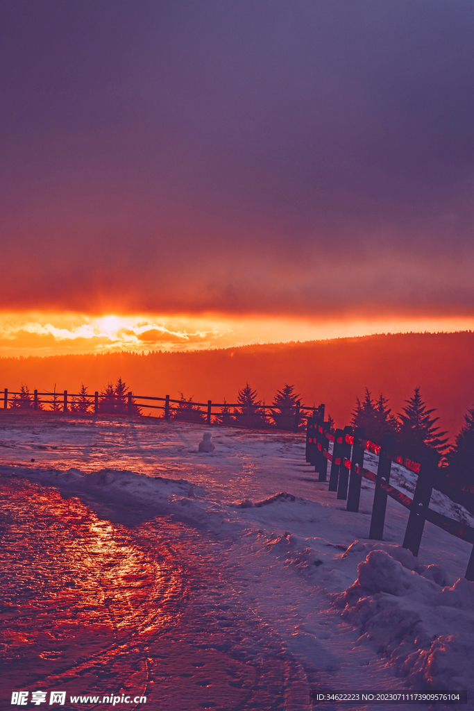 雪山夕阳