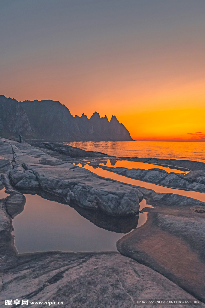 夕阳海边