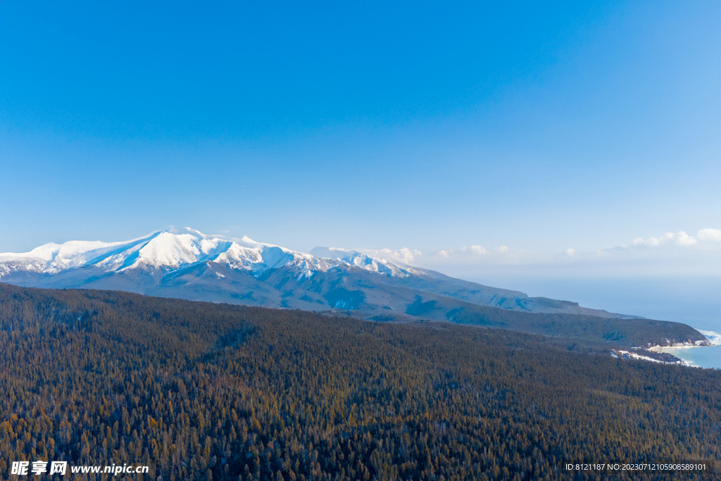 航拍雪山