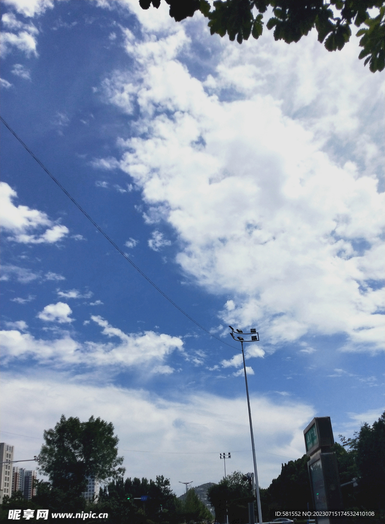 夏天  蓝天  白云