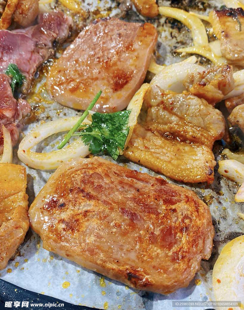 火腿肠炒肉片
