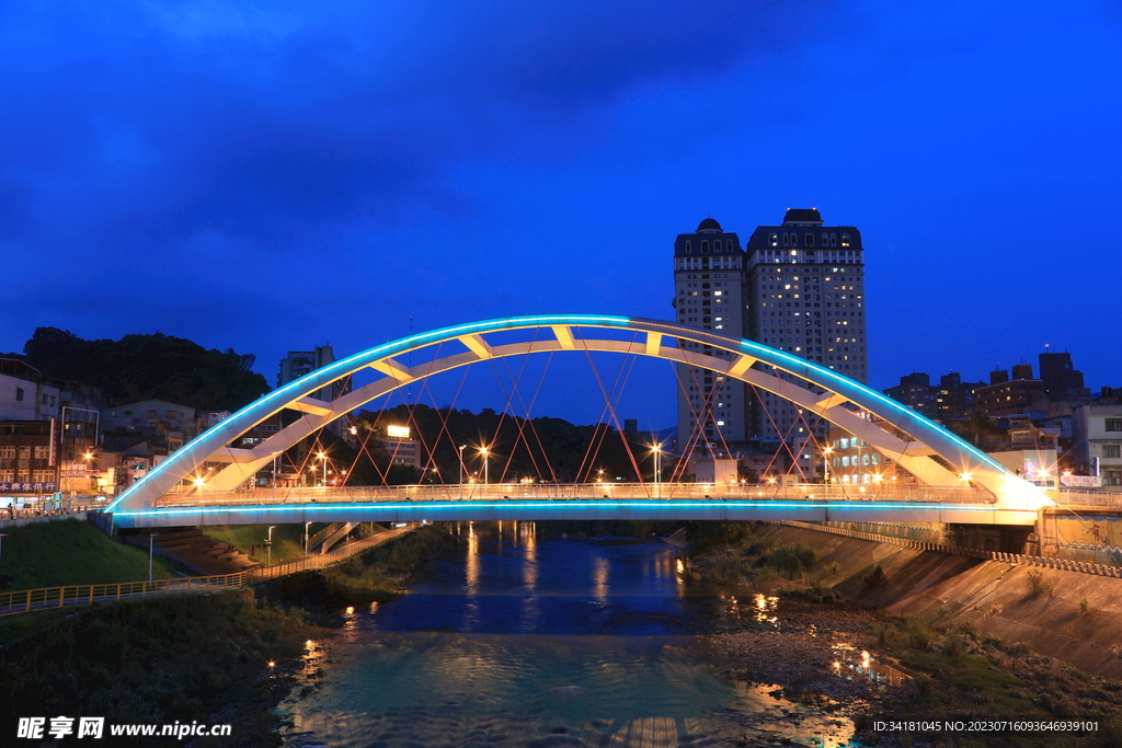 城市桥梁夜景